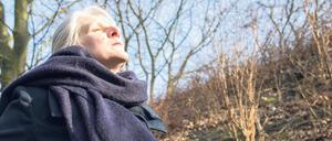 Unter der Haut. Vitamin D entsteht mit Hilfe von Sonnenstrahlen. 