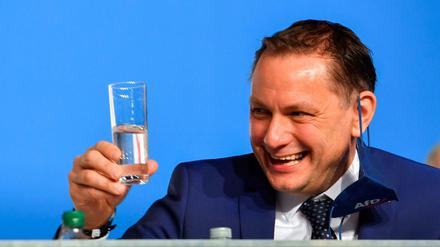 AfD-Bundessprecher Tino Chrupalla hat gut lachen: Die AfD legt sowohl in seiner Heimat Sachsen als auch im Bund zu.