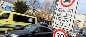 Zunächst wird nur die Hälfte der Diesel-Durchfahrverbote in Berlin aufgehoben. Tempo 30 gilt auf allen Strecken weiter.