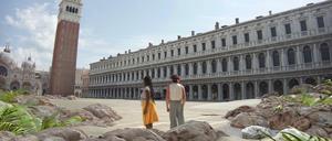 Sandige Piazza San Marco. Aus dem Kurzfilm "Interrail 2038", der im deutschen Pavillon unter vollem Titel "2038 - The New Serenity" zu sehen ist.
