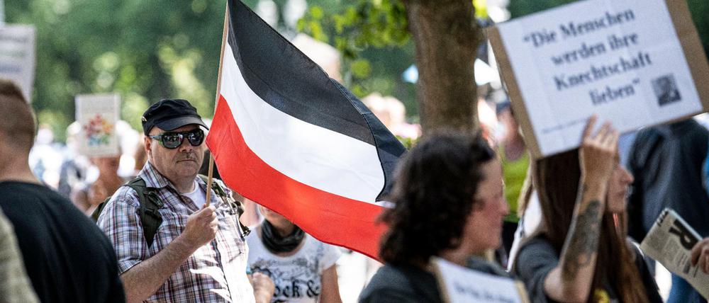 Trotz Verbots der "Querdenken"-Demo in Berlin rechnet die Polizei an Pfingsten mit Andrang.