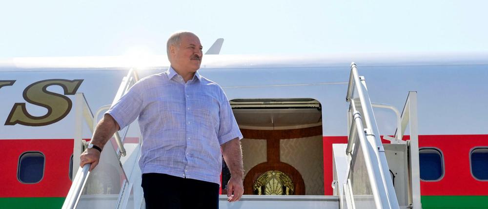 Alexander Lukaschenko, Präsident von Belarus, flog 2020 zum Treffen mit Russlands Staatschef Wladimir Putin nach Sotschi.