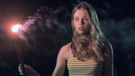 Sprung ins Glück? Heather Nill (Olivia Welch) wagt sich von der Klippe aus in den lebensgefährlichen „Panic“-Wettbewerb. 