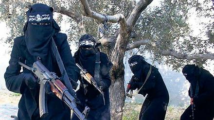Fanatisch bis in den Tod. Kämpferinnen in einem Propagandavideo der Terrormiliz IS. Viele Frauen setzten ihre Kinder dem Horror des heiligen Krieges aus