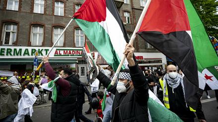 Teilnehmer einer propalästinensischen Demonstration am 15. Mai in Neukölln. 