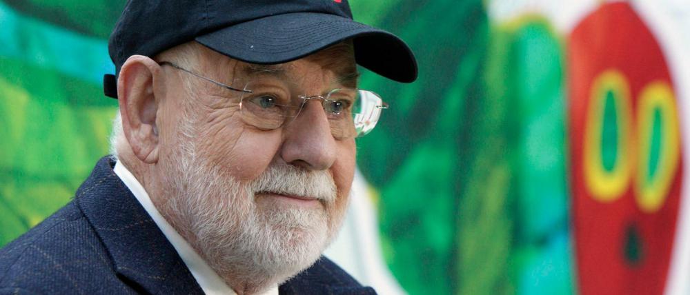 Eric Carle und seine „kleine Raupe Nimmersatt (Archivbild von 2009) 