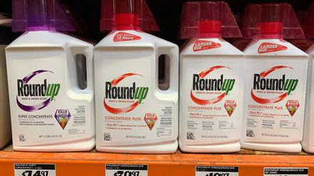 Unkrautvernichter Roundup in einem Supermarktregal in den USA (Archivbild) 