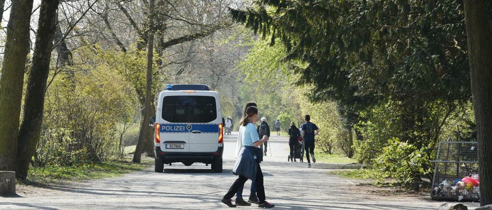 Im Volkspark Hasenheide musste die Polizei Samstagnacht zwei Partys auflösen.