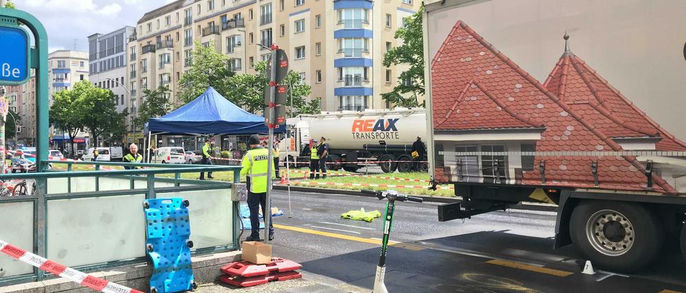 Einsatzkräfte am Unfallort am Donnerstag.