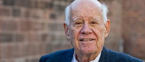 Der Bildhauer Dani Karavan.