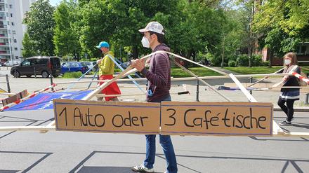 Ein Auto nimmt mindestens acht Quadratmeter Platz weg. 