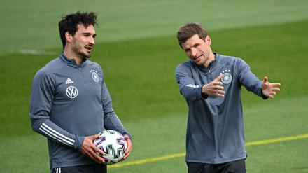 Mats Hummels (links) und Thomas Müller sind nach langer Pause zurück in der Nationalmannschaft.