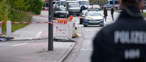 In Hamburg-Winterhude ist ein bewaffneter Mann von einem Polizisten erschossen worden.