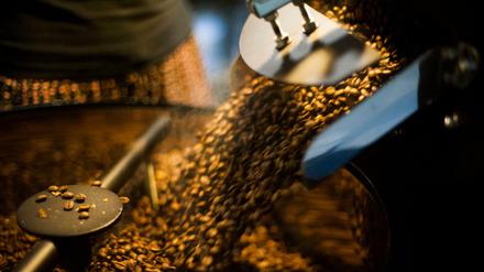  Brasilianische Kaffeebohnen. Die Verbraucher in Deutschland müssen im Juni 2021 für ihr liebstes Getränk wohl tiefer in die Tasche greifen