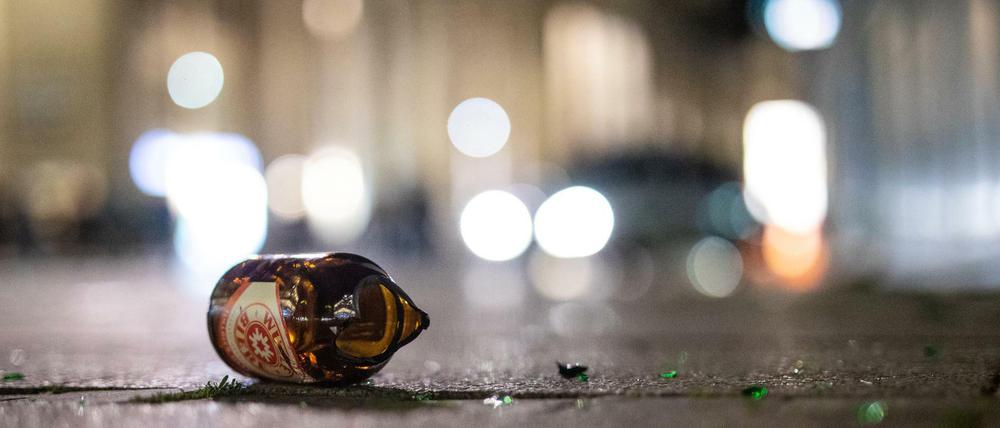 Scherben in der Nacht.