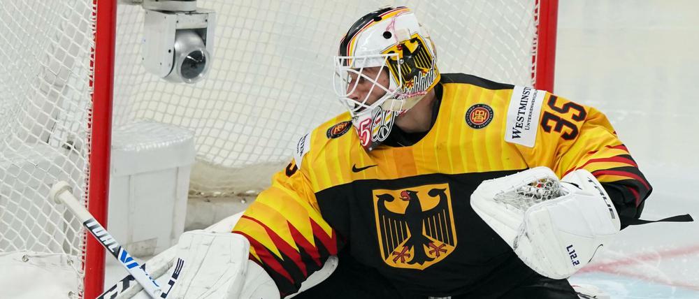 Optimistisch vor dem Spiel gegen die Schweiz. Deutschlands Torwart Mathias Niederberger.