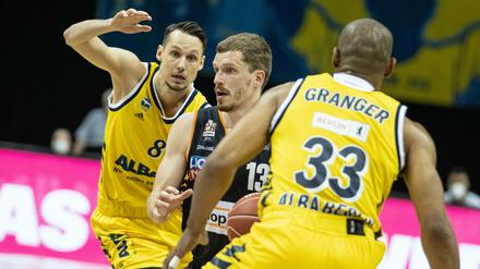 Marcus Eriksson (l) und Jayson Granger (r) ließen Andreas Obst und den Gästen aus Ulm am Dienstag keine Chance.