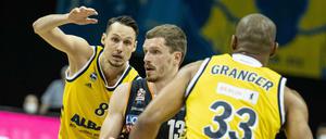 Marcus Eriksson (l) und Jayson Granger (r) ließen Andreas Obst und den Gästen aus Ulm am Dienstag keine Chance.