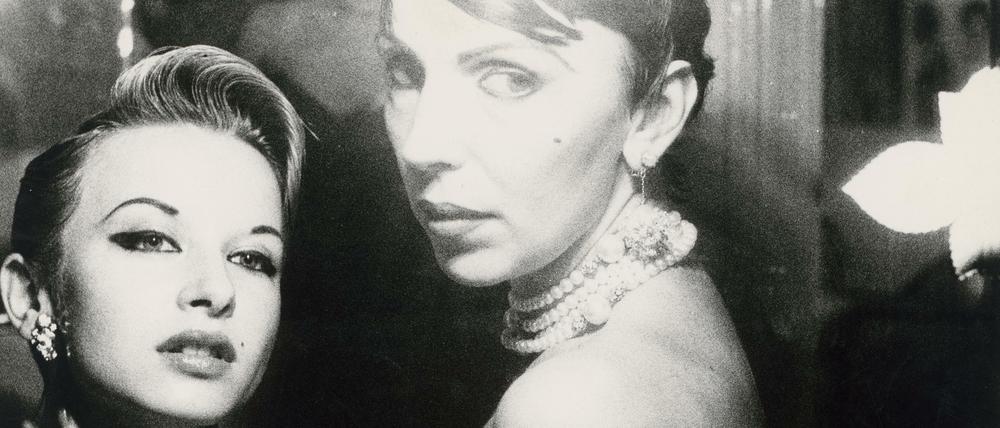 Ulrike Ottinger, Ohne Titel (Tabea Blumenschein und Claudia Skoda), Silbergelatine-Vintageprint, 1976.