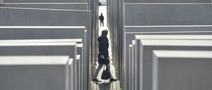An die Vernichtung der europäischen Jüdinnen und Juden erinnert zentral in Berlin das Holocaust-Mahnmal. Doch auch 77 Jahre nach Ende der Naziherrschaft haben noch Opfergruppen keinen Platz im offiziellen deutschen Gedenken.
