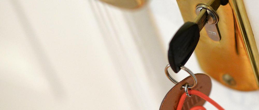 Immer noch gibt es in Berlin viele illegale Ferienwohnungen. Rot-Rot-Grün will auf verschiedenen Wegen dagegen vorgehen.