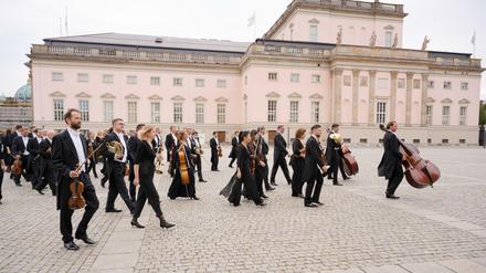 Auf dem Weg zurück zur Arbeit: die Staatskapelle Berlin