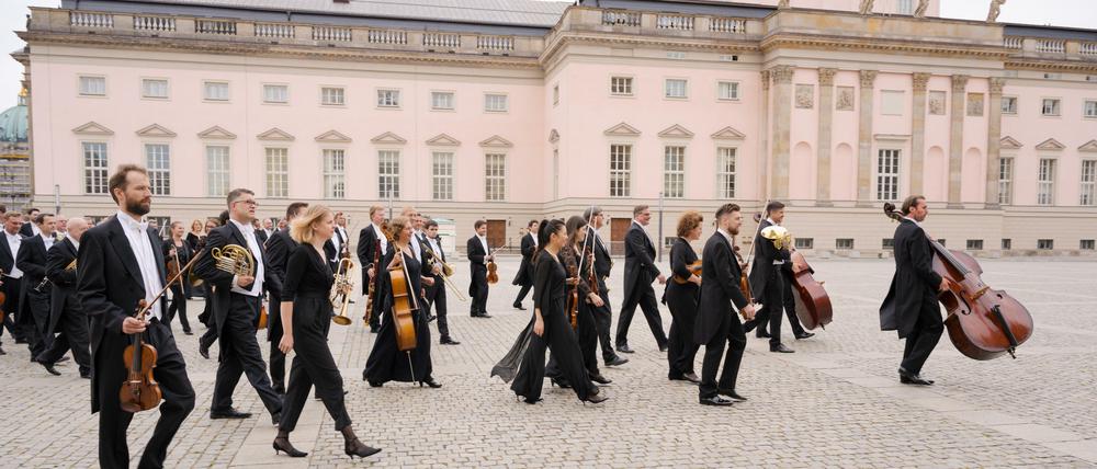Auf dem Weg zurück zur Arbeit: die Staatskapelle Berlin