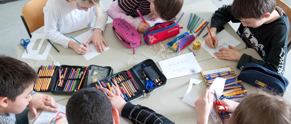 Fünftklässler bei der Gruppenarbeit.