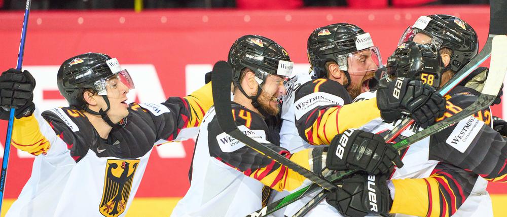 Nach dem 3:2-Sieg gegen die Schweiz war der Jubel bei den Deutschen in Riga groß.