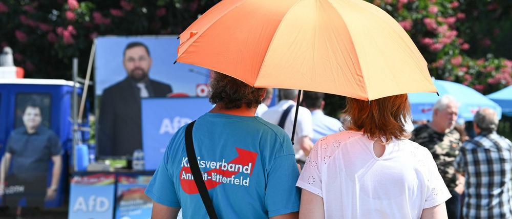 Teilnehmer einer Wahlkampfveranstaltung der AfD in Bitterfeld-Wolfen.