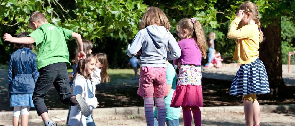 Durch Reisen und Freizeitprogramme sollen Berliner Kinder im Sommer emotional gestärkt werden. 