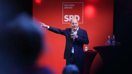 Olaf Scholz, Kanzlerkandidat der SPD, spricht bei einer Wahlkampfveranstaltung in Magdeburg, Sachsen-Anhalt.