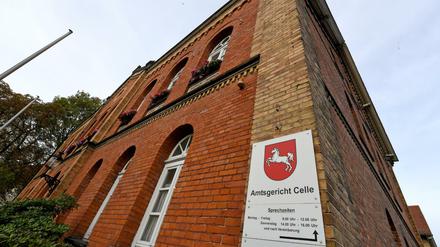Auf dem Gelände des Amtsgericht Celle hat am Donnerstag ein Mann eine Frau und anschließend sich selbst erschossen. 