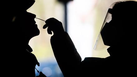 In den meisten Schnelltest-Zentren werden Nasenabstriche genommen. 