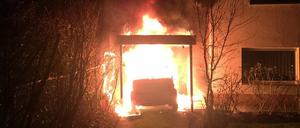 Ein Brand von vielen. In der Nacht zum 1. Februar 2018 ging in Neukölln der Wagen von Ferat Kocak in Flammen auf. Die mutmaßlichen Täter werden jetzt angeklagt