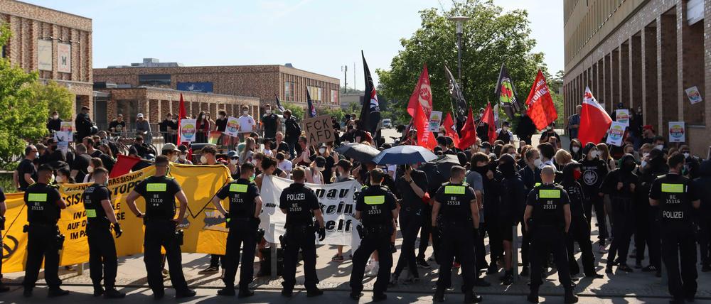 Linker Protest gegen den AfD-Parteitag im Juni 2021 in Berlin-Biesdorf.