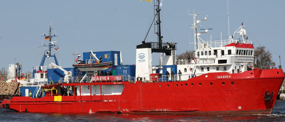 Das Schiff der Regensburger Hilfsorganisation Sea-Eye bietet Platz für die Erstversorgung geretteter Menschen. (Archivbild).