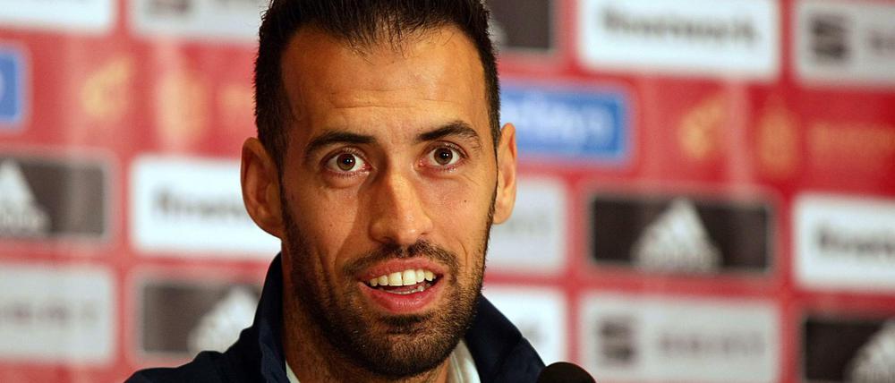 Spaniens Kapitän Sergio Busquets ist positiv auf das Coronavirus getestet.