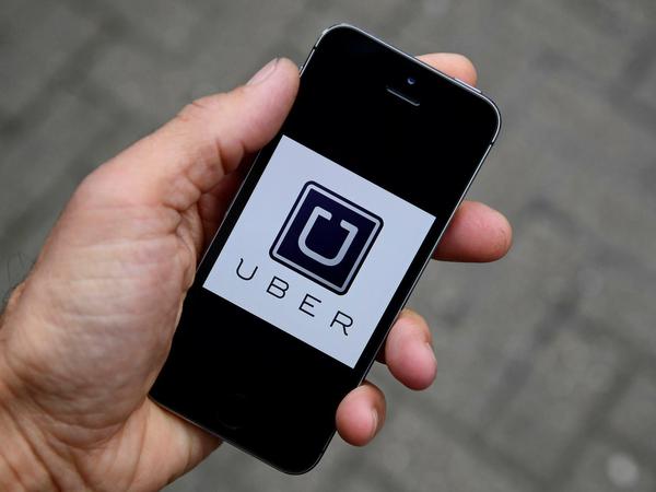 Uber macht den Taxis Konkurrenz.
