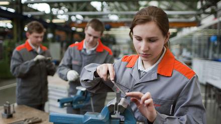 Gesellinnen mit einem zusätzlichen Fortbildungsabschluss verbleiben häufiger im Handwerk. 