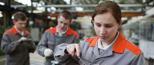 Gesellinnen mit einem zusätzlichen Fortbildungsabschluss verbleiben häufiger im Handwerk. 