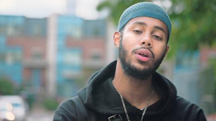 Der 24-jährige Mustafa wuchs in Toronto auf und lebt jetzt meist in Los Angeles.
