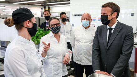 Emmanuel Macront besuchte eine Hotelfachschule in Drôme.