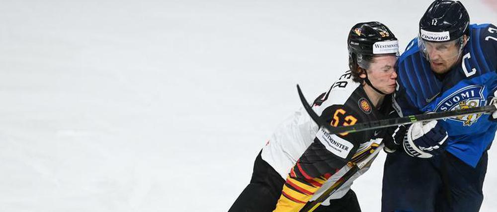 Moritz Seider rannte sich wie der Rest der deutschen Mannschaft an der finnischen Defensive fest.