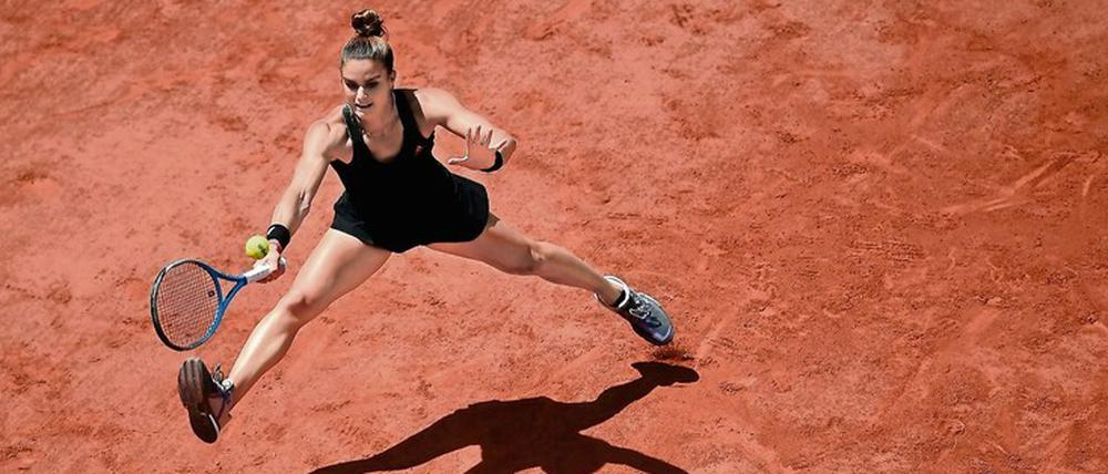 Die nächste Überraschung. Die Griechin Maria Sakkari schalte im Viertelfinale Titelverteidigerin Iga Swiatek aus und ist als Weltranglistenachtzehnte jetzt die am besten platzierte Spielerin im Frauenturnier von Paris.