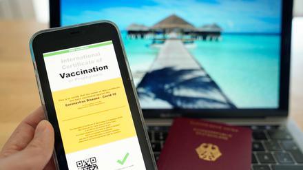Den digitalen Impfnachweis können sich Geimpfte derzeit in Arztpraen, Apotheken und Impfzentren abholen. 
