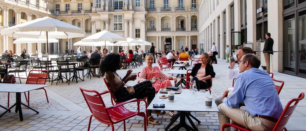 Der neue Stadtraum mit Schlüterhof, Passage und Spreeterrassen im Humboldt-Forum ist nun rund um die Uhr begehbar.