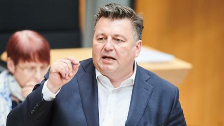 Innensenator Andreas Geisel (SPD) ist unzufrieden über die Terminprobleme bei Berlins Bürgerämtern.