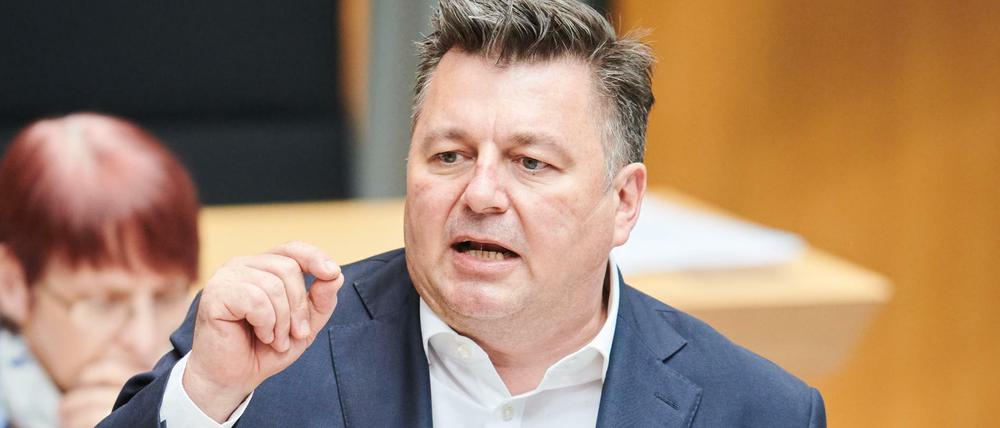 Innensenator Andreas Geisel (SPD) ist unzufrieden über die Terminprobleme bei Berlins Bürgerämtern.