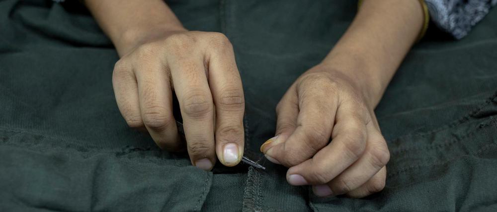 Arbeit in einer Textilfabrik in Bangladesch (Archivbild)